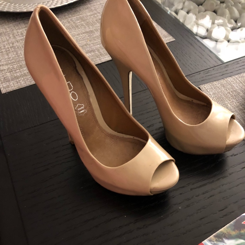 Aldo patent beige peep toe size 5